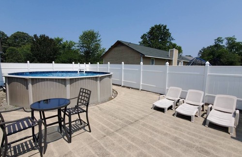 South View House | Doodlebug Cottage ~ Pool + Hot Tub Oasis + Close to I-95