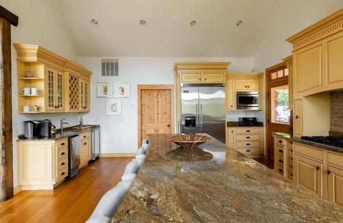 Ancram House | Doodletown Lodge: Pool, Tennis, Pickleball,Hiking+