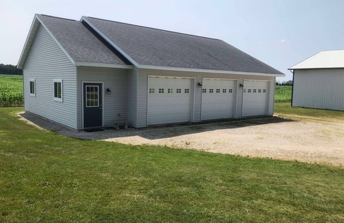 Sturgeon Bay House | Door County Spacious 5 Bedroom Agrotourist Retreat-Outdoor Pool-No Cleaning Fee!