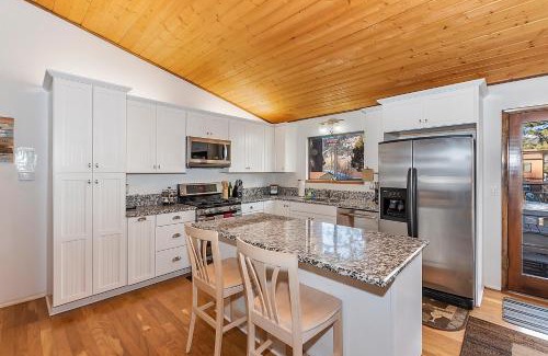 Big Bear House | DoorMat Vacation Rentals - Country Club Cottage