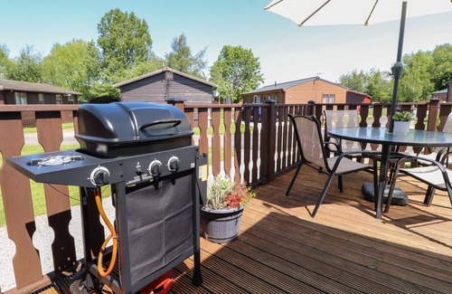 Warton Cottage | DOORMOUSE LODGE, pet friendly in South Lakeland Leisure Village