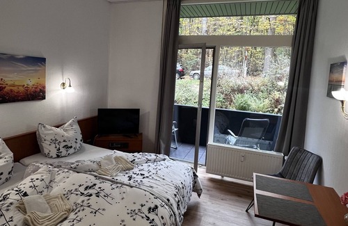 Mandelholz House | Doppel-/ Zweibettzimmer mit Bergblick 9