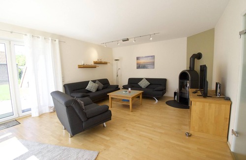 Norddeich House | Doppelhaushälfte Heimathafen 2 in Ruhiger und Gepflegter Siedlung