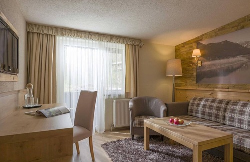 Pertisau Cottage | Doppelzimmer mit Dusche, WC und Balkon - Café-pension Erika
