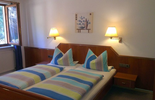Obersimonswald Apartment | Doppelzimmer Komfort mit Dusche und WC