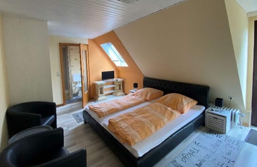 Butjadingen Cottage | Doppelzimmer mit Balkon - Pension "zum Leuchtfeuer"