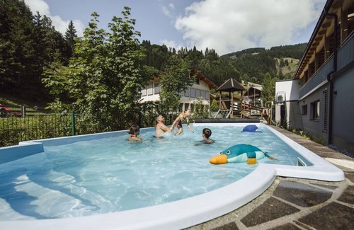 Dienten am Hochkoenig House | Doppelzimmer mit Zusatzbett; Dusche 4-6 Nächte - Hotel Salzburger Hof