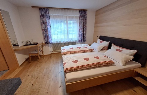 Mellau Bed & Breakfast | Doppelzimmer Nr. 1 - Gästehaus Puchmayr Manuela