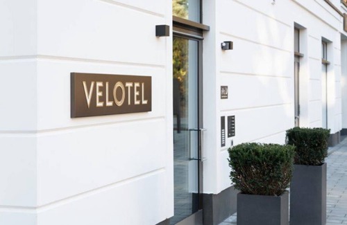 Bad Saarow Apartment | Doppelzimmer Terrasse, Dusche/WC - Velotel Bad Saarow