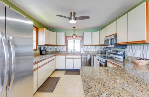 Tavares Apartment | Dora Canal Views & Shared Dock: Apt in Tavares!