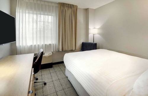 Doral Hotel | Doral Getaway | Pool, Gym, Pet Friendly, Shuttle, Free Parking