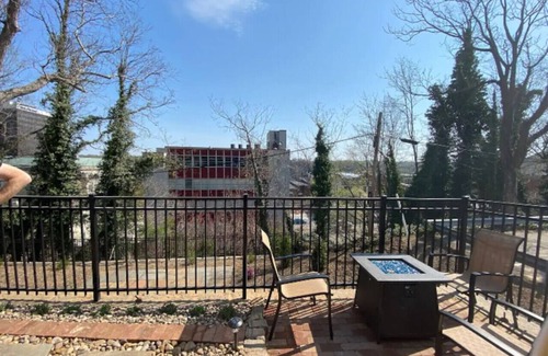 Court House Hill House | Dorchester- 2 King beds in downtown Lynchburg!