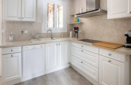 Villeneuve-sur-Lot House | Dordogne Poolside Escape