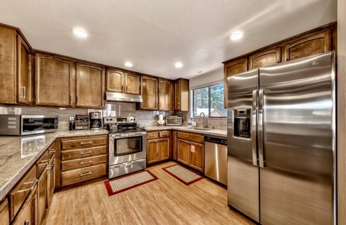 Montgomery Estates House | Doris's Place - Family Fun, Air Hockey Table, Close to Trails