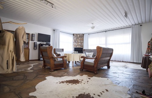 Grootfontein House | Dornhügel Guestfarm