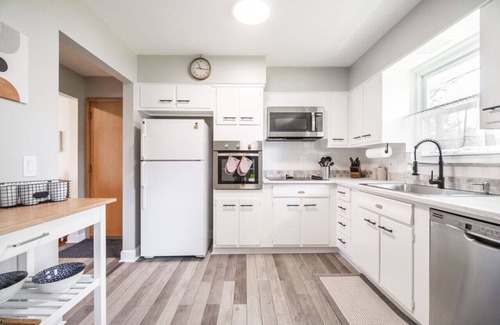 Columbus House | Dorothy Den - Boho Home w/Garage