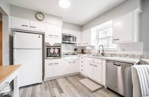 Columbus House | Dorothy Den - Boho Home w/Garage