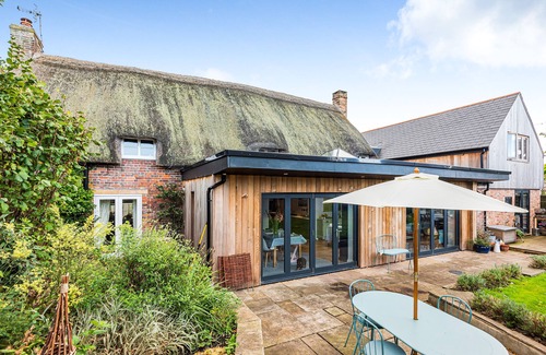 Whitcombe House | Dorset Thatched Cottage in the Heart of a Broadmayne close to the jurassic coast