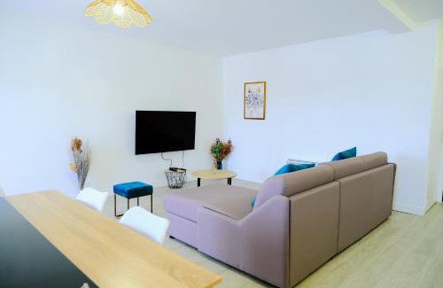 Melun Apartment | Double Apparts - Spacieux 140 m2 - 4 Ch - Entrée autonome- 2 Parkings Privé Gratuit