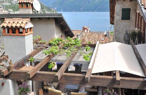 Limone sul Garda Apartment | DOUBLE BED APARTMENT - BED SOFA