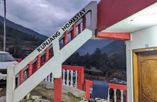 Bomdila Bed & Breakfast | DOUBLE BED DELUXE ROOM 2