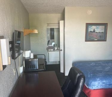 Amarillo Apartment | Double Bed Hotel Room 123