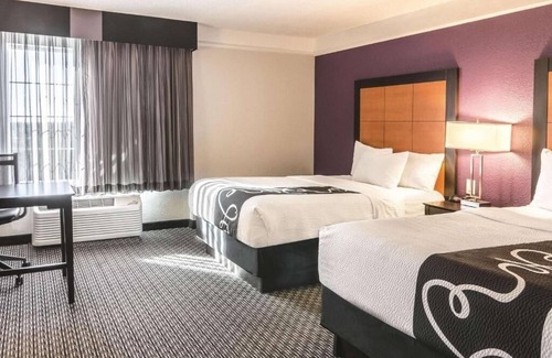 Airport North Hotel | Double Bed Room | Great for Families | Free Breakfast & Shuttle | Onsite Pool