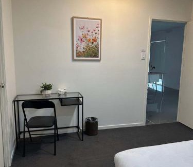 Gregory Hills House | Double Bed Room with Ensuite Bath-Peaceful location