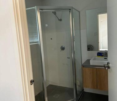 Gregory Hills House | Double Bed Room with Ensuite Bath-Peaceful location