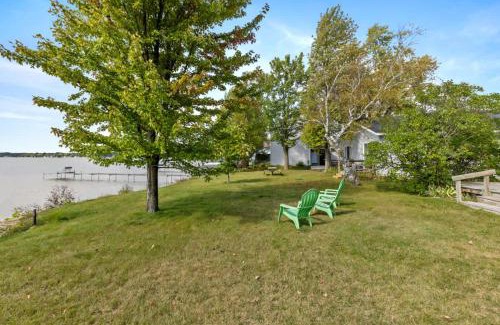 Lake City Hotel | Double Bed suite in Heart of Lake City