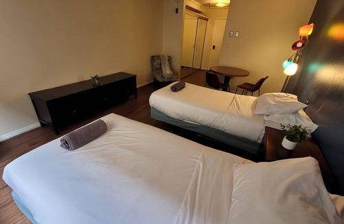 Pico - Robertson Apartment | Double Bed Unit with AC and Wifi in Beverly Hills