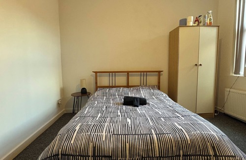 Welford Apartment | Double Bedroom in a modern apartment located close to city center.