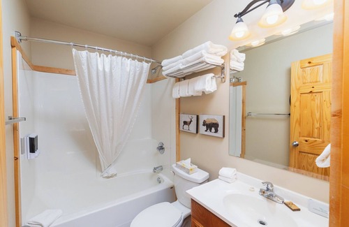Jasper East Cabin | Double Bedroom Unit in the Mountain