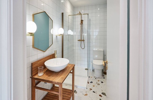 South Cliff Apartment | Double Cabana Room Street View