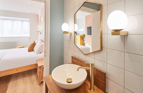 South Cliff Apartment | Double Cabana Room Street View