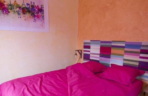 Mailly-la-Ville House | Double-Classic-Ensuite bathroom with shower-Courtyard view-Chambre du...