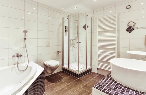 Kaiserslautern Hotel | Double Comfort, Shower /Bathtub, Toilet - Hotel-Restaurant Barbarossahof