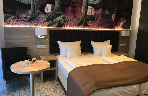 Kaiserslautern Hotel | Double Comfort, Shower /Bathtub, Toilet - Hotel-Restaurant Barbarossahof