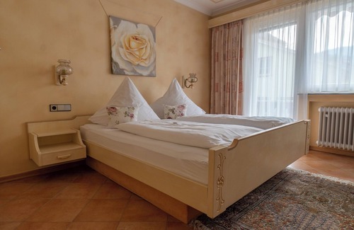 Bad Peterstal-Griesbach Apartment | Double room with shower and WC