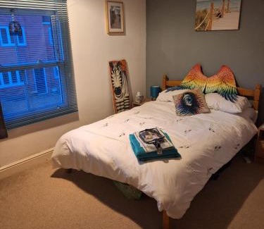 Enderby Apartment | Double Ensuite in a colourful quirky terrace on a quiet leafy street