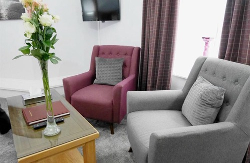 Mumbles Bed & Breakfast | Double Executive Room Ensuite@Norton House Hotel