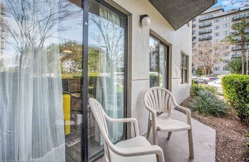 Florida Center Condo | DOUBLE FLAT STUDIO - UNIVERSAL STUDIOS & INTERNATIONAL DRIVE