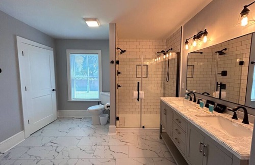 Columbia House | Double King 2bed/2 bath in Downtown Columbia!