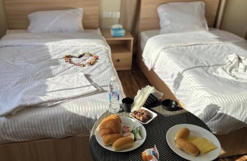 Giza Governorate Apartment | Double or Twin Room with Mountain View
