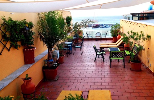 Sferracavallo Apartment | Double or twin room with private bathroom in Palermo - Sea area