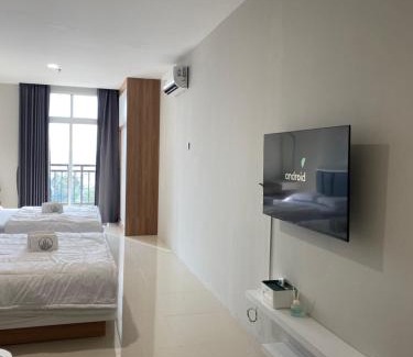 Lubuk Baja Apartment | Double Queen Room Formosa Residence by Skyline