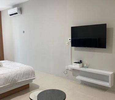 Lubuk Baja Apartment | Double Queen Room Formosa Residence by Skyline