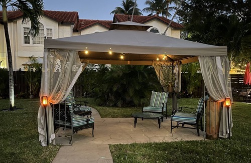 Coral Ridge Condo | Double Queen Suite-1M walk to the Central Beach-RELAX in the ❤️ of Ft. Lauderdale