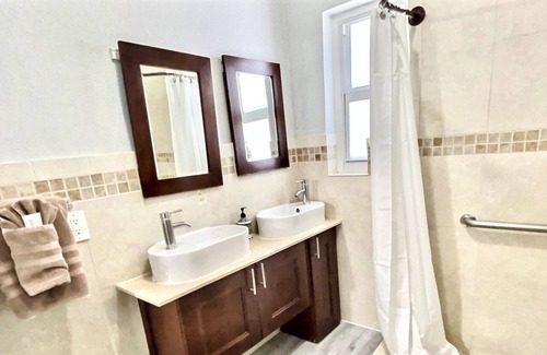 Coral Ridge Condo | Double Queen Suite-1M walk to the Central Beach-RELAX in the ❤️ of Ft. Lauderdale