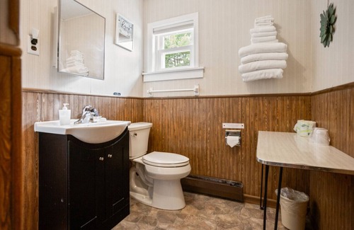 Wellsboro Hotel | Double Queen Suite w/Futon | 2mi to Grand Canyon